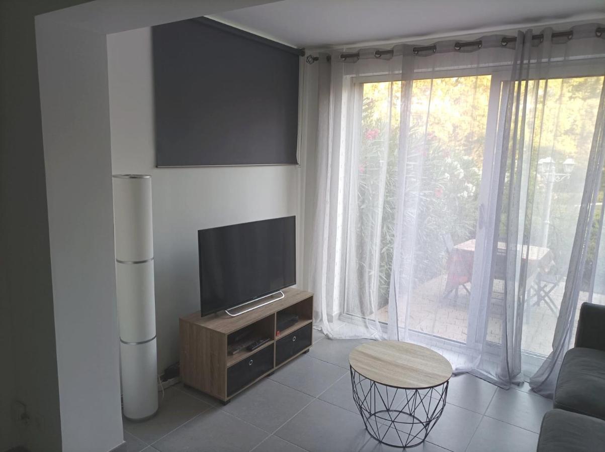 Charmant Studio Dans La Residence Haut Du Golf Сен-Рафаель Екстер'єр фото