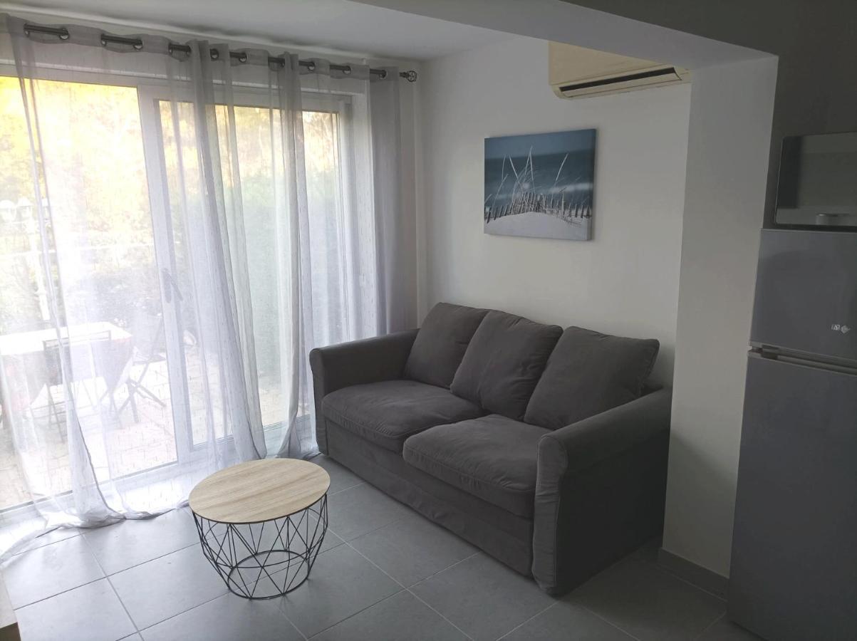 Charmant Studio Dans La Residence Haut Du Golf Сен-Рафаель Екстер'єр фото